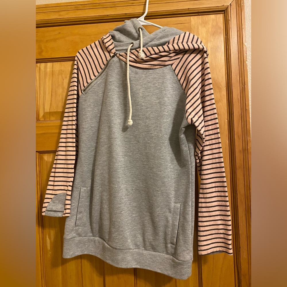 Vanilla Bay Heather Gray Knit Hoodie